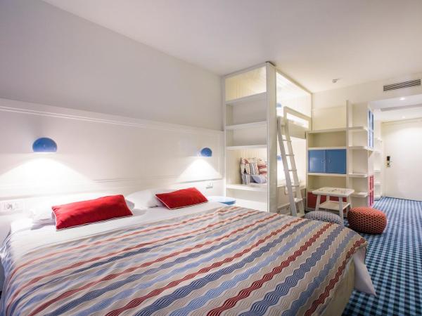 Amadria Park Kids Hotel Andrija : photo 3 de la chambre chambre familiale avec balcon - vue sur cour