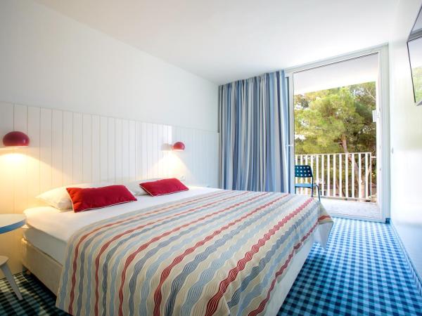 Amadria Park Kids Hotel Andrija : photo 5 de la chambre chambre familiale avec balcon - vue sur cour