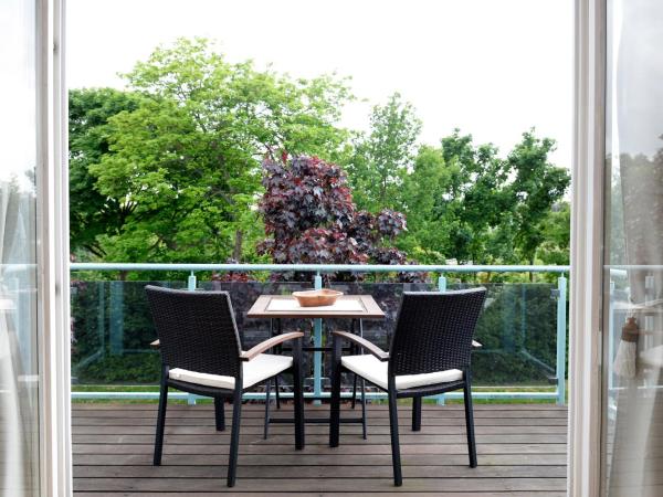 Parkside Apartment House : photo 6 de la chambre appartement avec balcon