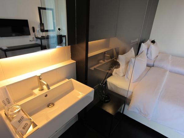BED Nimman - Adults Only : photo 5 de la chambre chambre lits jumeaux standard