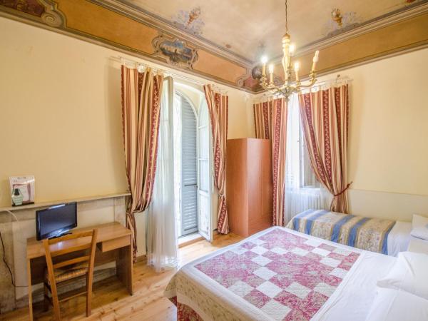 Hotel Iris : photo 4 de la chambre chambre triple