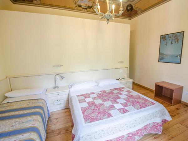 Hotel Iris : photo 5 de la chambre chambre triple