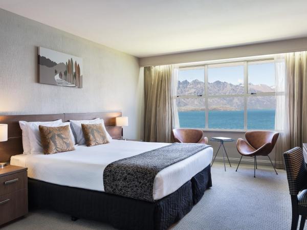 Mercure Queenstown Resort : photo 2 de la chambre chambre supérieure avec lit king-size - vue sur lac