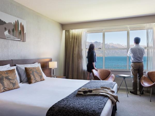 Mercure Queenstown Resort : photo 3 de la chambre chambre supérieure avec lit king-size - vue sur lac