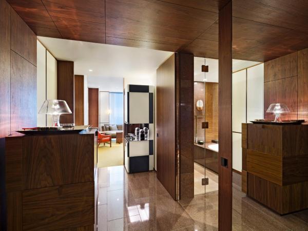 Andaz Tokyo - A Concept by Hyatt : photo 5 de la chambre chambre lit king-size - vue sur baie