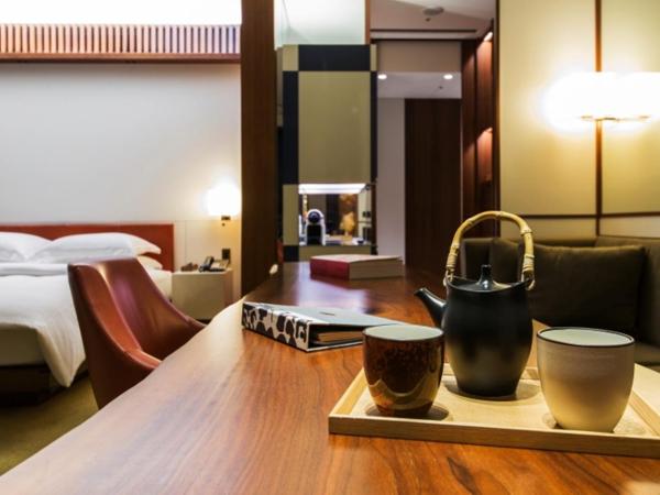 Andaz Tokyo - A Concept by Hyatt : photo 6 de la chambre chambre lit king-size de luxe - vue sur tour