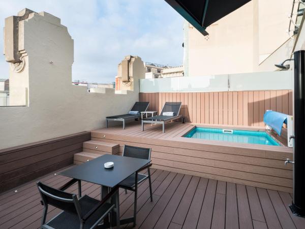 Catalonia Catedral : photo 1 de la chambre chambre double supérieure avec terrasse et piscine privée