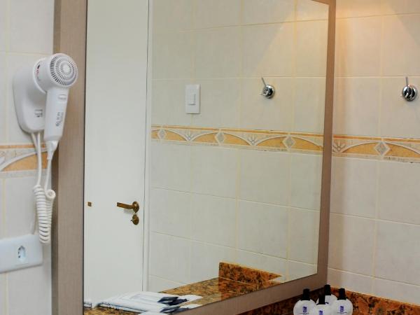 Curitiba Palace Hotel : photo 6 de la chambre chambre double de luxe avec lit double