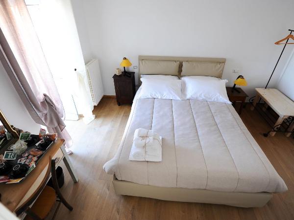 Vista Sui Sassi Guest House : photo 10 de la chambre chambre double avec balcon et vue