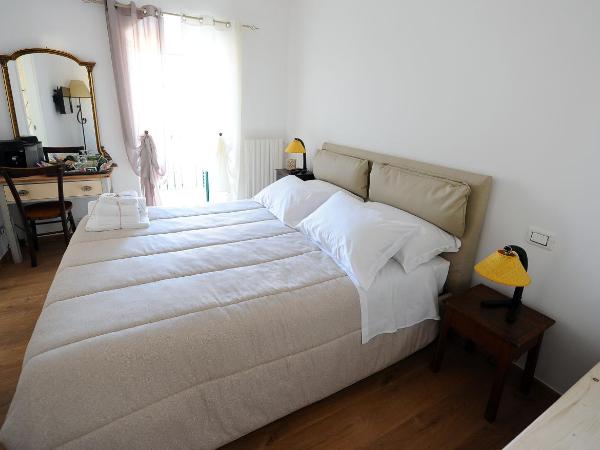 Vista Sui Sassi Guest House : photo 8 de la chambre chambre double avec balcon et vue