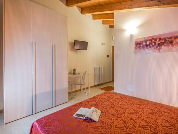 Agriturismo Ca' La Pergola : photo 2 de la chambre chambre double - vue sur jardin