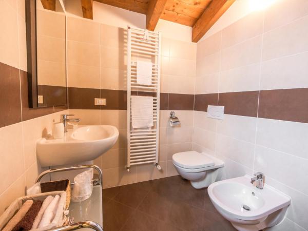 Agriturismo Ca' La Pergola : photo 3 de la chambre chambre double - vue sur jardin