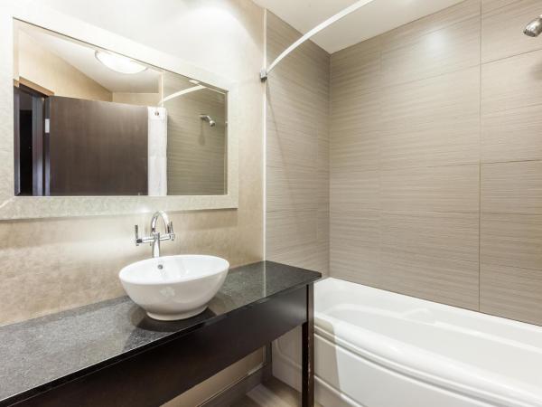 Hotel Ambassadeur et Suites : photo 4 de la chambre chambre double Économique avec 2 lits doubles 
