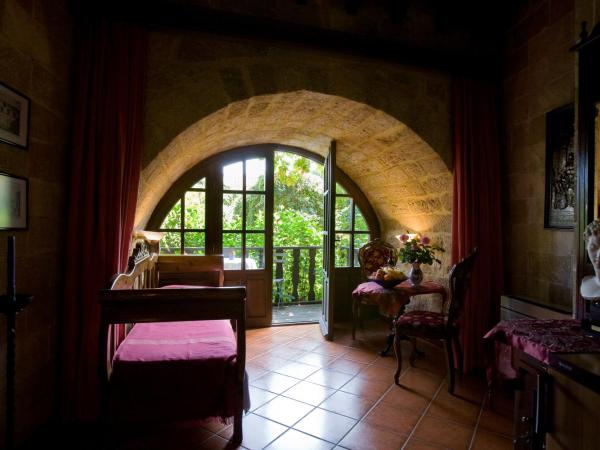 S.Nikolis' Historic Boutique Hotel : photo 2 de la chambre chambre reine