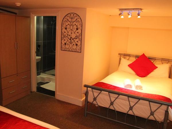 London Olympus Hotel Nirvana : photo 5 de la chambre chambre familiale avec salle de bains