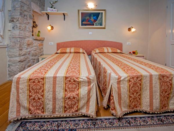 Residence MARCO POLO Centro Storico : photo 6 de la chambre chambre double confort avec kitchenette