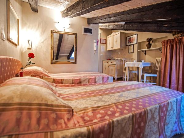 Residence MARCO POLO Centro Storico : photo 5 de la chambre attic double room with kitchenette
