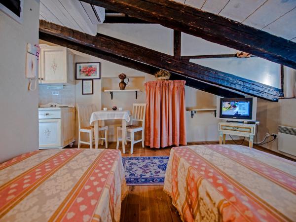 Residence MARCO POLO Centro Storico : photo 3 de la chambre attic double room with kitchenette
