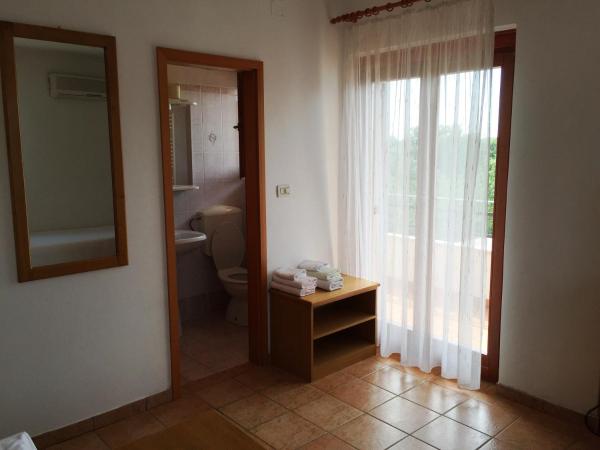 Vera Bed and Breakfast : photo 6 de la chambre chambre quadruple avec balcon commun