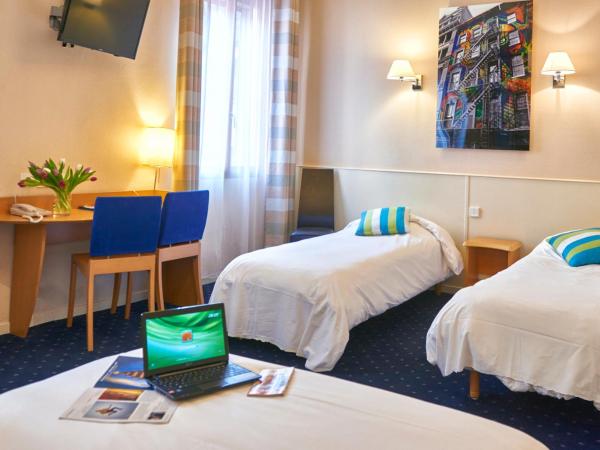 Hôtel du Nord : photo 3 de la chambre chambre familiale (2 adultes et 2 enfants)