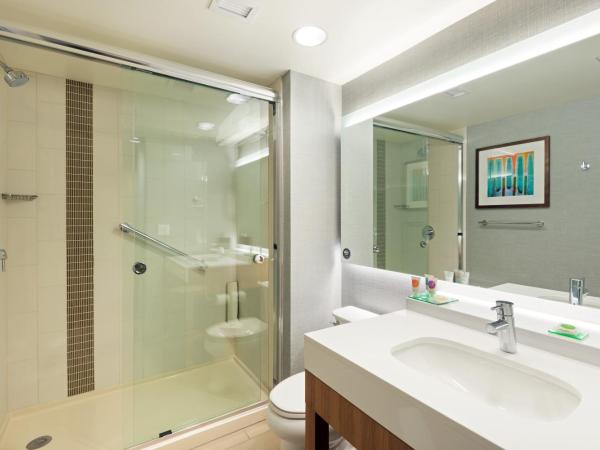 Hyatt Place Denver Downtown : photo 6 de la chambre chambre lit king-size familiale avec canapé-lit - vue sur montagne