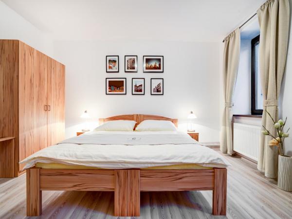Penzion Královská Cesta : photo 3 de la chambre chambre double ou lits jumeaux avec salle de bains privative