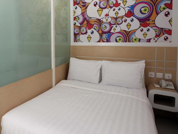 Nite & Day Surabaya - Gunungsari : photo 3 de la chambre chambre double ou lits jumeaux