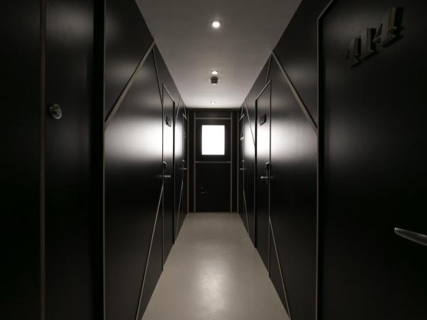 Kip Hotel : photo 1 de la chambre petite chambre simple avec salle de bains commune