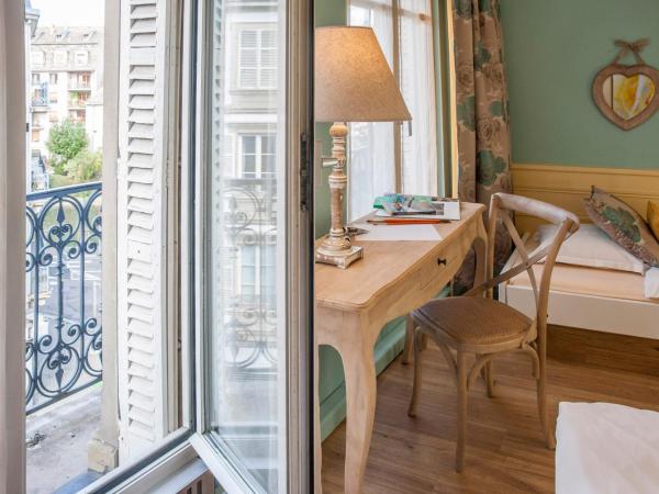 Hotel Roses : photo 2 de la chambre chambre triple