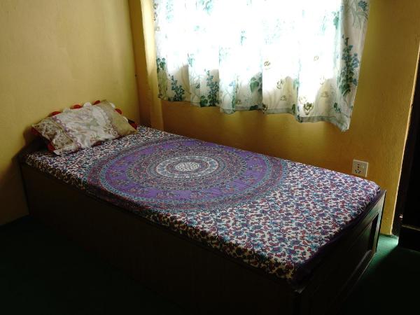 Peace Guest House : photo 6 de la chambre chambre simple - vue sur lac