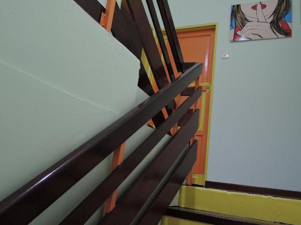 The Pillohouzzze : photo 2 de la chambre chambre lit queen-size avec salle de bains commune