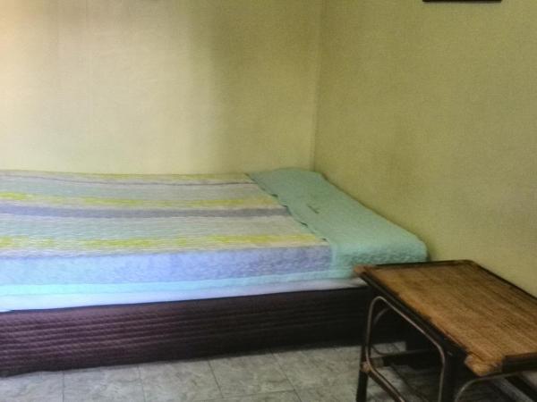 Tientong Guesthouse : photo 2 de la chambre chambre lit queen-size avec salle de bains privative 