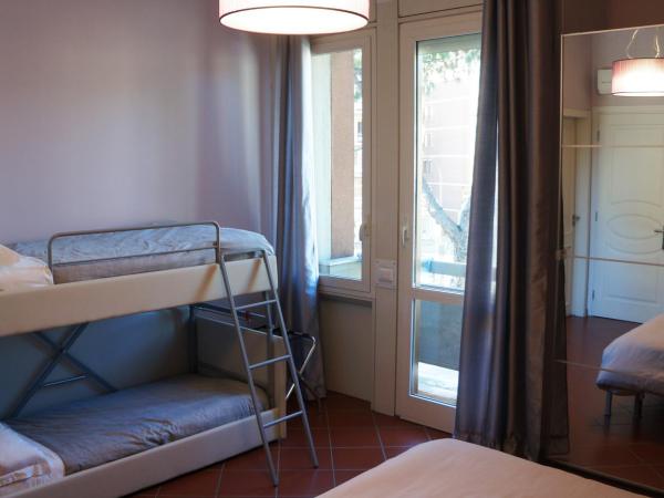 B&B Terrazza Belfiore : photo 8 de la chambre chambre familiale avec balcon