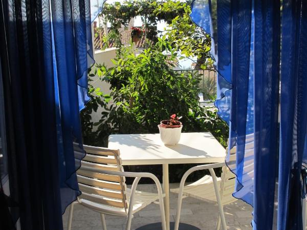 Villa Rosa : photo 9 de la chambre chambre double ou lits jumeaux avec balcon