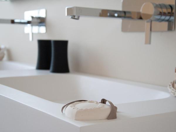 Maison M Troyes : photo 8 de la chambre chambre lit queen-size - vue sur jardin