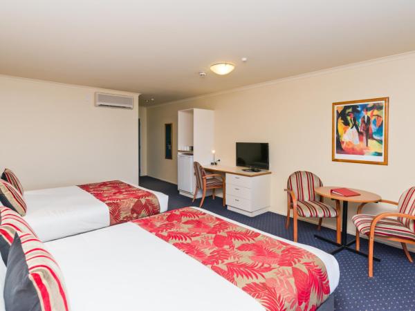 Heartland Hotel Auckland Airport : photo 2 de la chambre hébergement supérieur plus lits jumeaux et lit queen-size