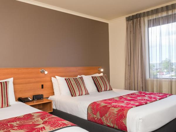 Heartland Hotel Auckland Airport : photo 3 de la chambre studio lit queen-size avec lit simple