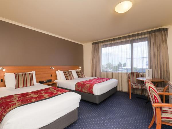 Heartland Hotel Auckland Airport : photo 4 de la chambre studio lit queen-size avec lit simple