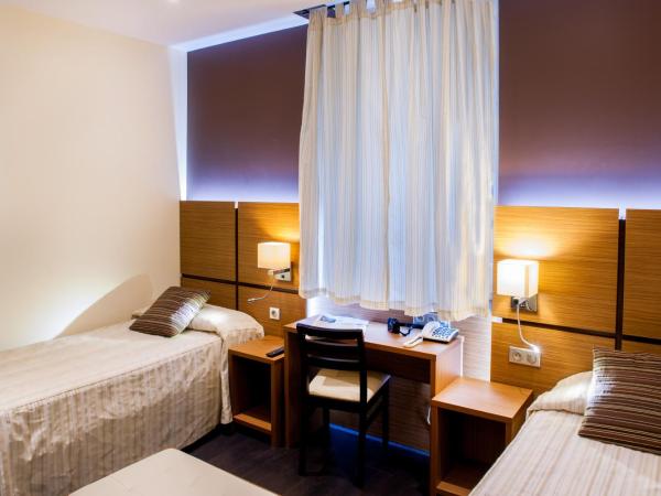 Hôtel La Source : photo 5 de la chambre chambre lits jumeaux