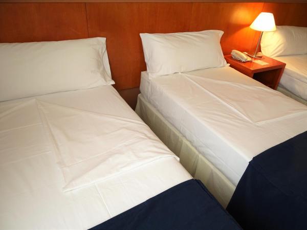 Hotel UTHGRA de las Luces : photo 6 de la chambre chambre triple standard