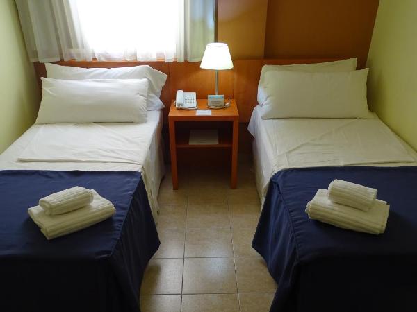 Hotel UTHGRA de las Luces : photo 1 de la chambre chambre lits jumeaux