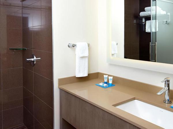 Hyatt House Pittsburgh Bloomfield Shadyside : photo 4 de la chambre suite 1 chambre avec 2 lits queen-size et cuisine