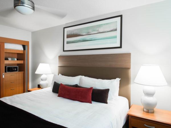 West Coast Suites at UBC : photo 2 de la chambre suite lit king-size