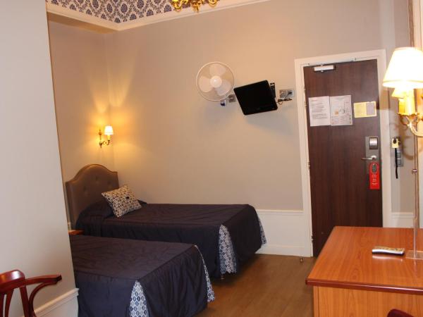 Hotel Montpensier : photo 6 de la chambre chambre lits jumeaux avec baignoire