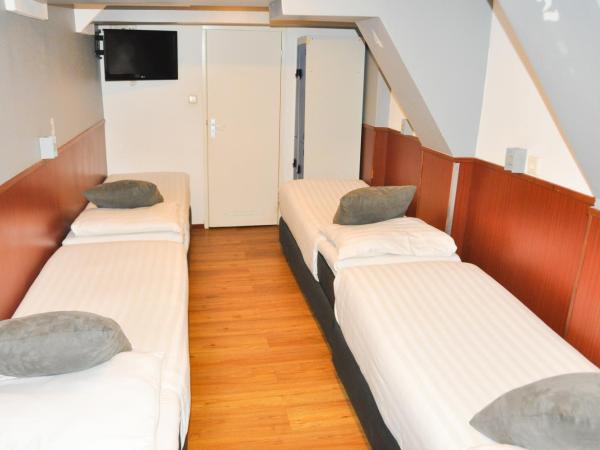 Travel Hotel Amsterdam : photo 5 de la chambre chambre quadruple avec lits simples