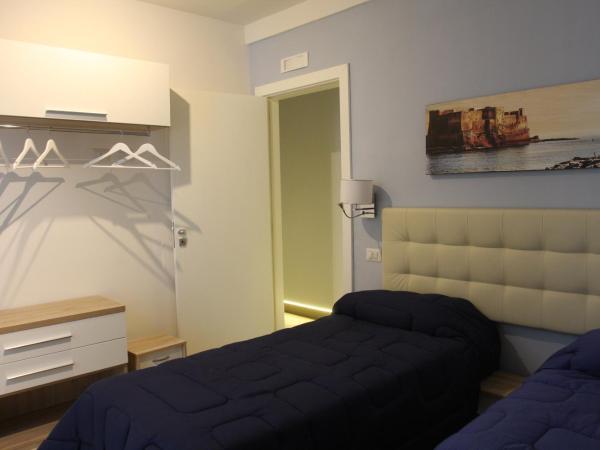 Base Napoli Mergellina : photo 9 de la chambre chambre double ou lits jumeaux avec balcon