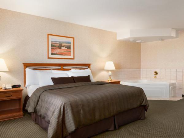 Days Inn by Wyndham Saskatoon : photo 7 de la chambre chambre lit king-size premier - non-fumeurs