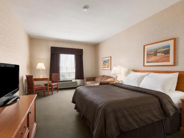 Days Inn by Wyndham Saskatoon : photo 7 de la chambre chambre lit queen-size pour personnes à mobilité réduite - non-fumeurs