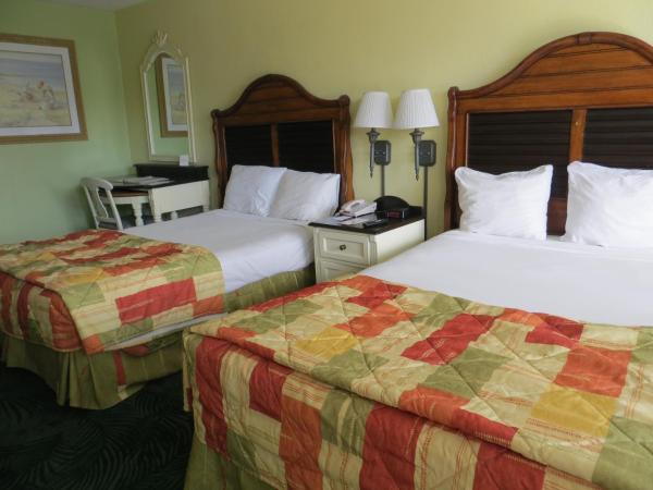 Seralago Hotel & Suites Main Gate East : photo 1 de la chambre chambre avec 2 lits doubles - vue sur parking