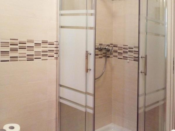 B&B Anna Fiera : photo 5 de la chambre chambre double avec salle de bains privative